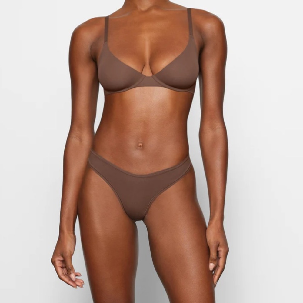 Skims fits everybody plunge bra